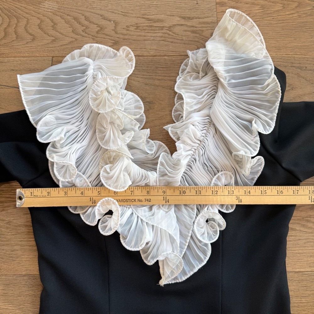 Vintage Jack Bryan Black Formal Gown with White Pleated Ruffle Collar Size 10 - Picture 6 of 12